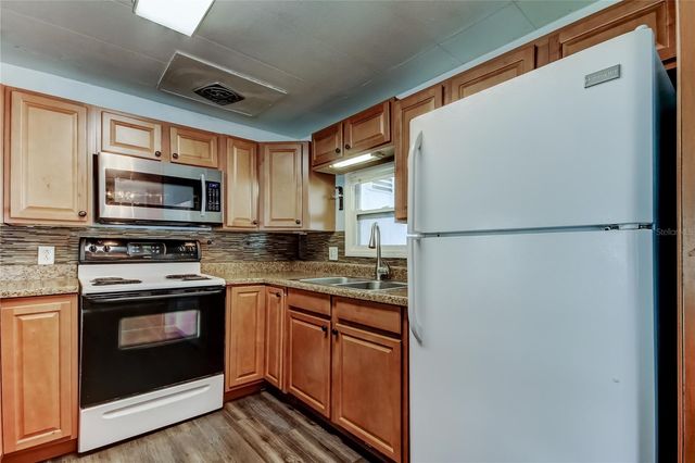 7 DRURY LANE, Tarpon Springs, FL 34689