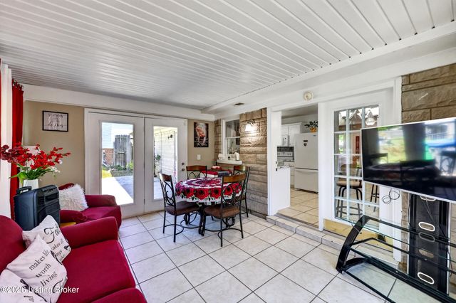 9510 Shoshone Way, Louisville, KY 40258