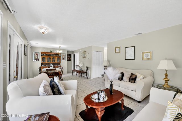9510 Shoshone Way, Louisville, KY 40258