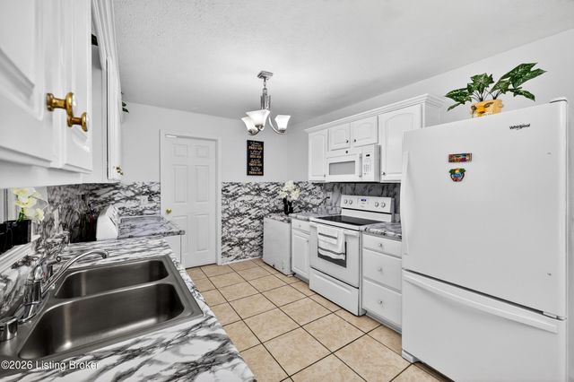 9510 Shoshone Way, Louisville, KY 40258