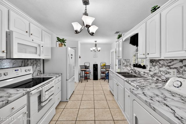 9510 Shoshone Way, Louisville, KY 40258