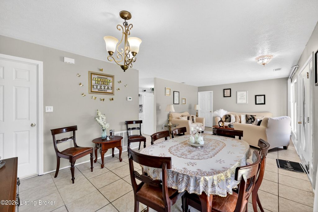 9510 Shoshone Way, Louisville, KY 40258