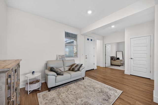 12913 Knightsbrook Ave, Rancho Cordova, CA 95742