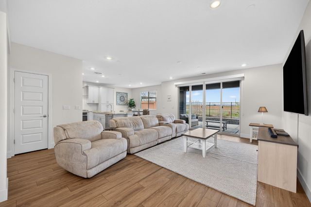 12913 Knightsbrook Ave, Rancho Cordova, CA 95742