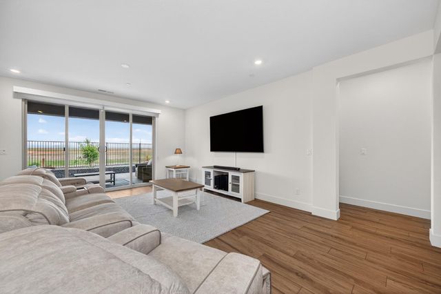 12913 Knightsbrook Ave, Rancho Cordova, CA 95742