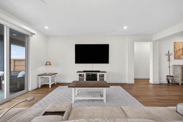 12913 Knightsbrook Ave, Rancho Cordova, CA 95742