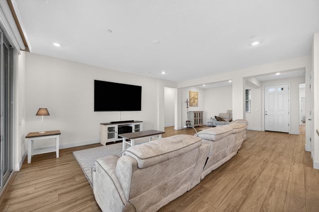 12913 Knightsbrook Ave, Rancho Cordova, CA 95742