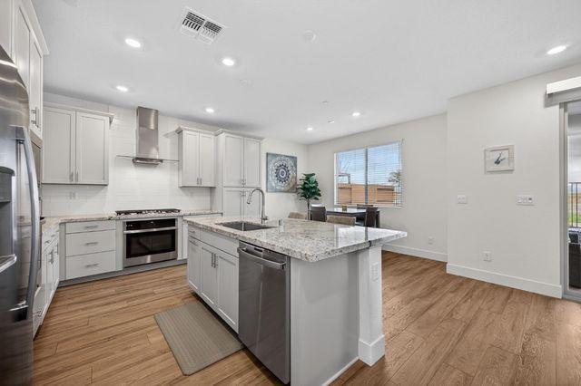 12913 Knightsbrook Ave, Rancho Cordova, CA 95742