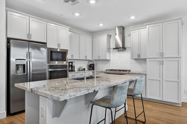 12913 Knightsbrook Ave, Rancho Cordova, CA 95742