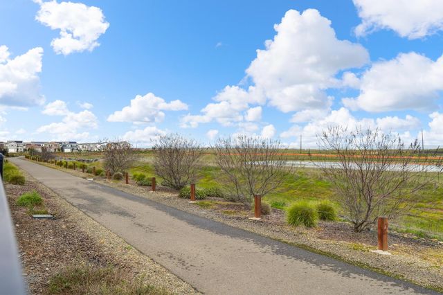 12913 Knightsbrook Ave, Rancho Cordova, CA 95742