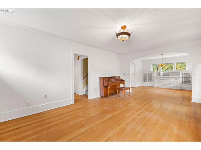 3704 N MASSACHUSETTS Ave, Portland, OR 97227