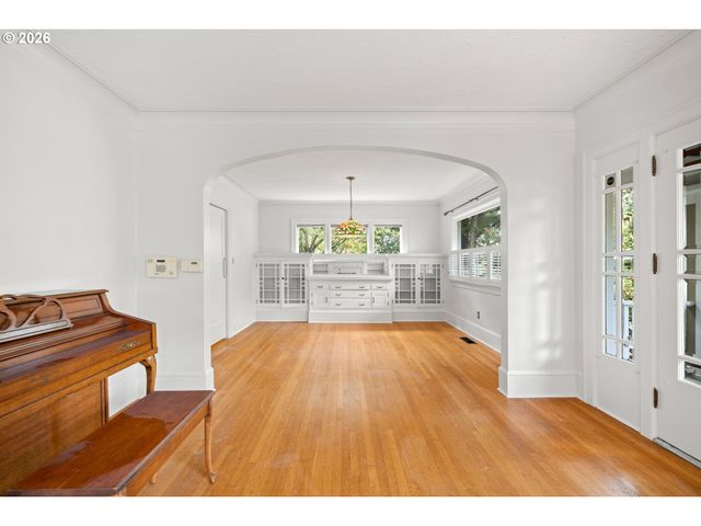 3704 N MASSACHUSETTS Ave, Portland, OR 97227