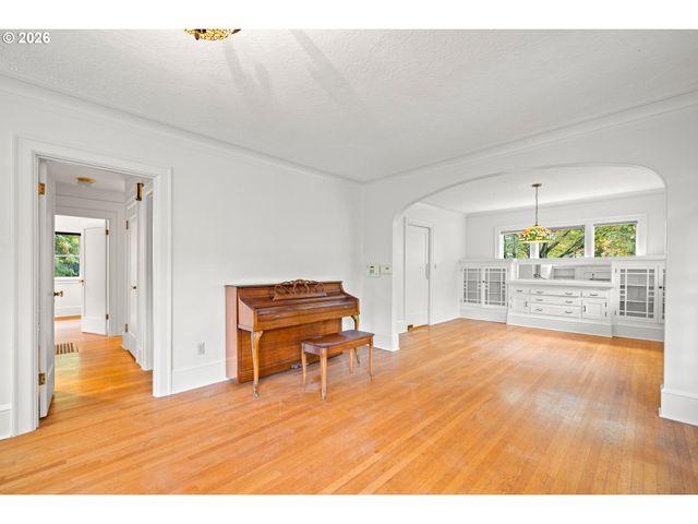 3704 N MASSACHUSETTS Ave, Portland, OR 97227