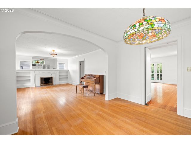 3704 N MASSACHUSETTS Ave, Portland, OR 97227