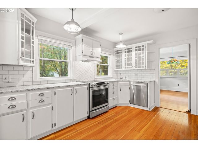 3704 N MASSACHUSETTS Ave, Portland, OR 97227