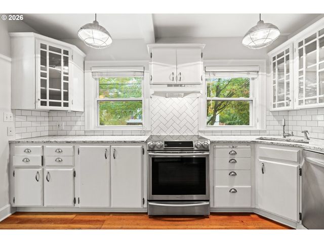 3704 N MASSACHUSETTS Ave, Portland, OR 97227