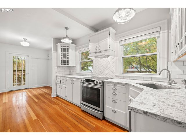 3704 N MASSACHUSETTS Ave, Portland, OR 97227