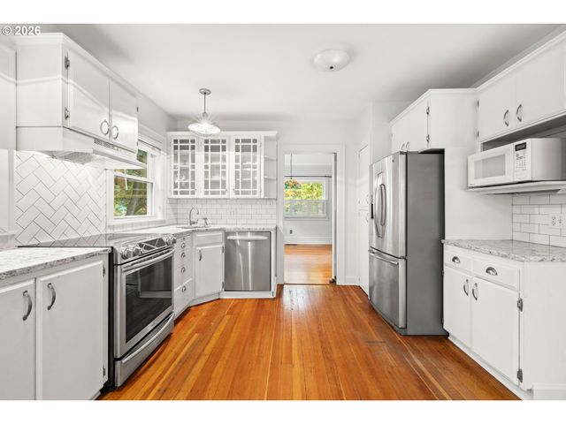 3704 N MASSACHUSETTS Ave, Portland, OR 97227