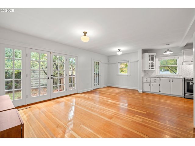 3704 N MASSACHUSETTS Ave, Portland, OR 97227