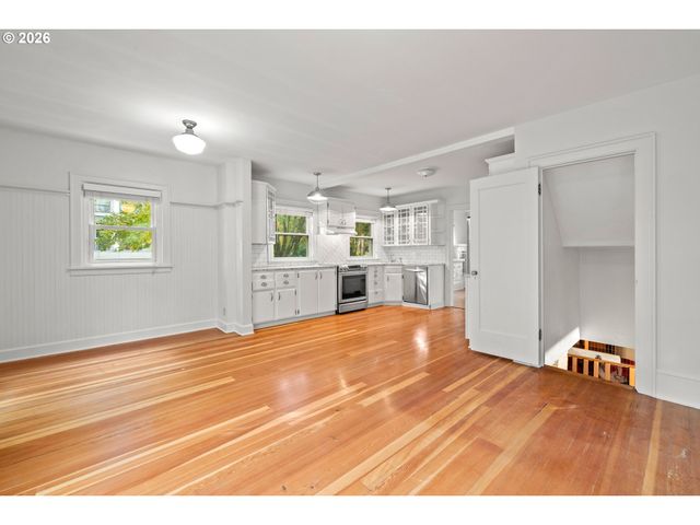 3704 N MASSACHUSETTS Ave, Portland, OR 97227