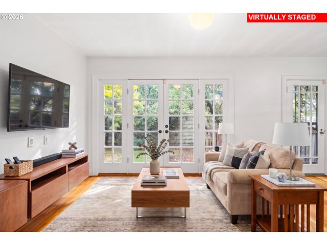 3704 N MASSACHUSETTS Ave, Portland, OR 97227