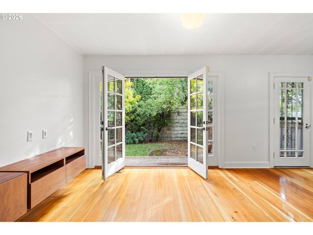3704 N MASSACHUSETTS Ave, Portland, OR 97227