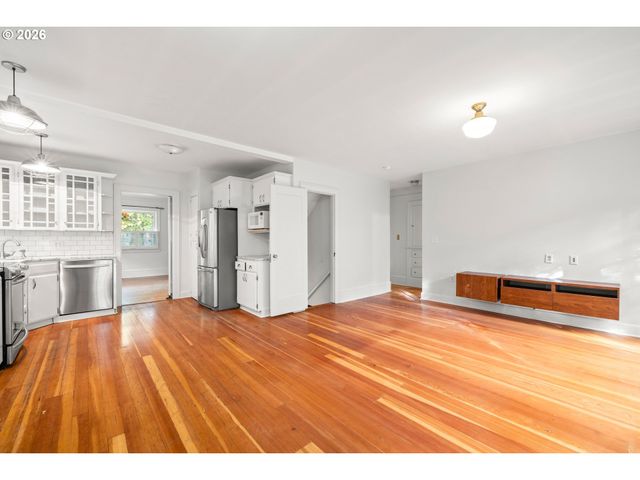 3704 N MASSACHUSETTS Ave, Portland, OR 97227