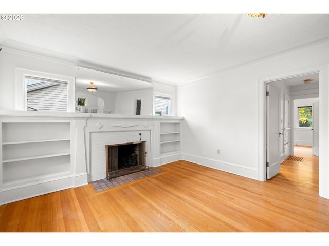3704 N MASSACHUSETTS Ave, Portland, OR 97227