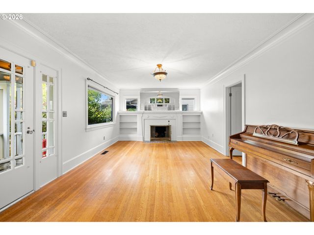 3704 N MASSACHUSETTS Ave, Portland, OR 97227