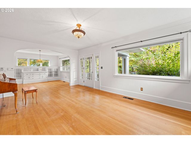 3704 N MASSACHUSETTS Ave, Portland, OR 97227