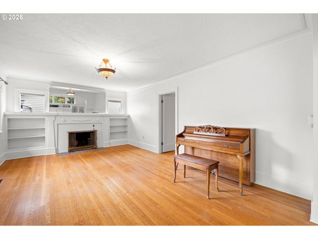3704 N MASSACHUSETTS Ave, Portland, OR 97227