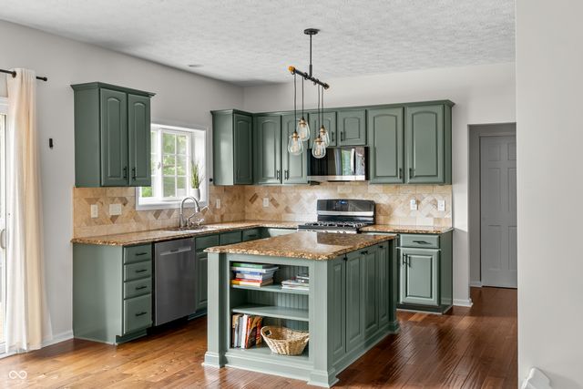 8753 Lily Court, Zionsville, IN 46077