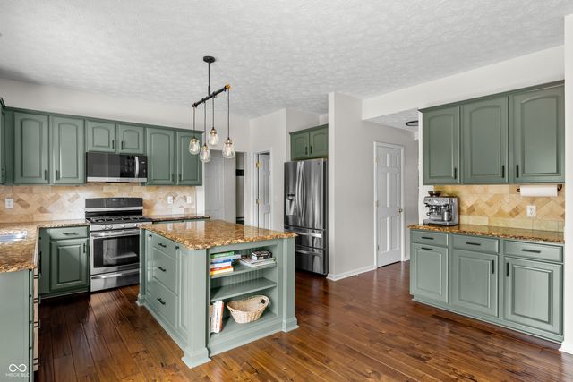 8753 Lily Court, Zionsville, IN 46077