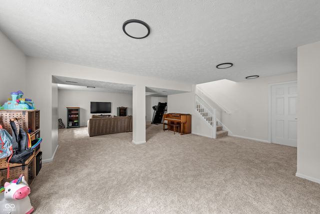 8753 Lily Court, Zionsville, IN 46077
