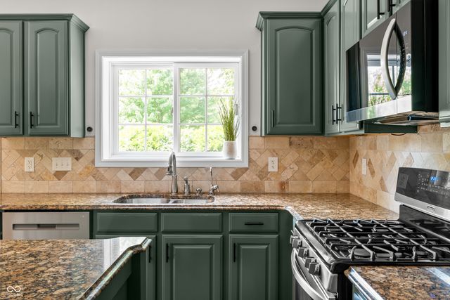 8753 Lily Court, Zionsville, IN 46077