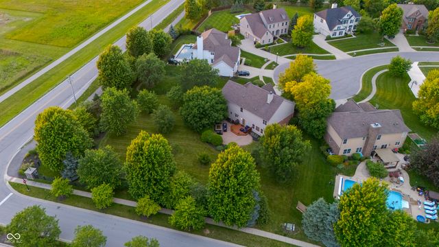 8753 Lily Court, Zionsville, IN 46077