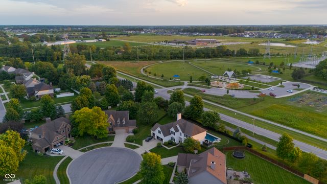 8753 Lily Court, Zionsville, IN 46077