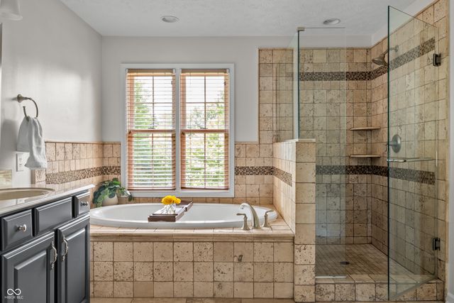 8753 Lily Court, Zionsville, IN 46077