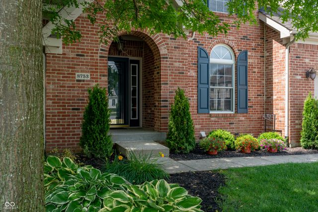 8753 Lily Court, Zionsville, IN 46077
