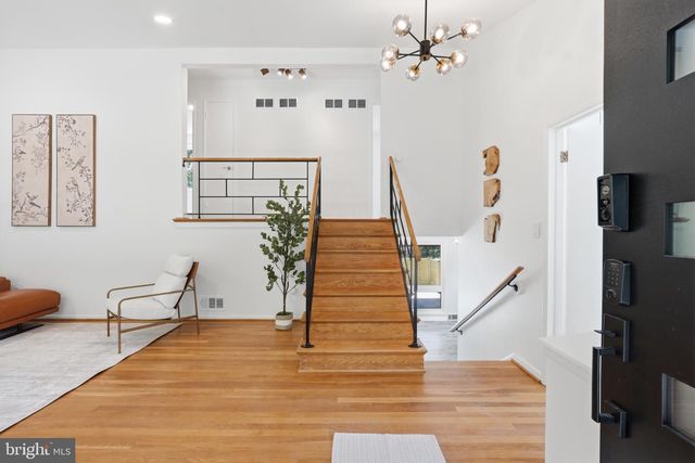 5617 HERSHEY LN, Alexandria, VA 22312