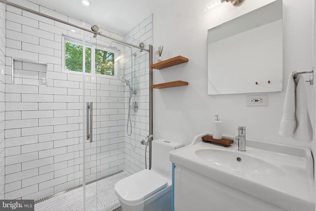 5617 HERSHEY LN, Alexandria, VA 22312