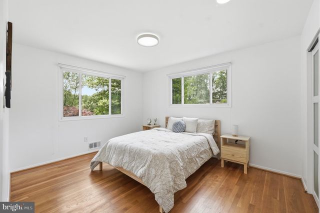 5617 HERSHEY LN, Alexandria, VA 22312