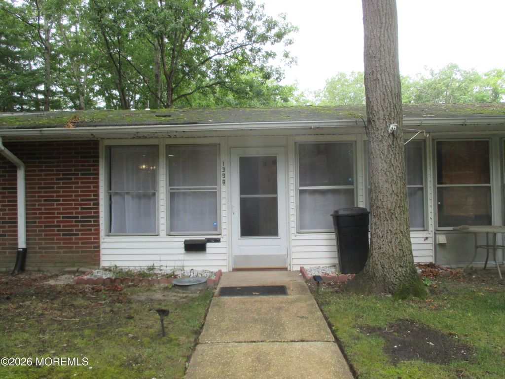 139 Farrington Court B, Lakewood, NJ 08701