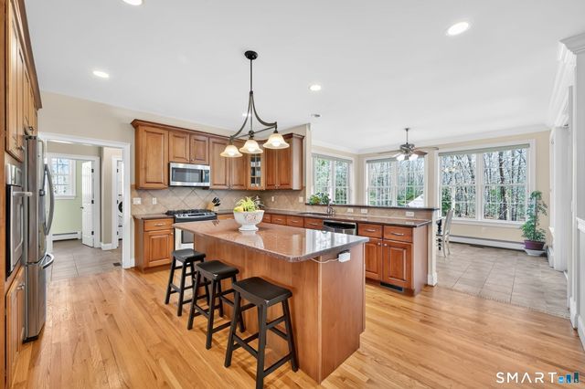 36 Ellridge Place, Ellington, CT 06029