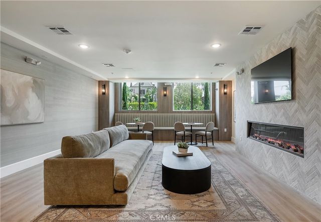 1303 S Orange Grove Avenue 601, Los Angeles, CA 90019