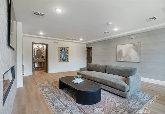 1303 S Orange Grove Avenue 601, Los Angeles, CA 90019