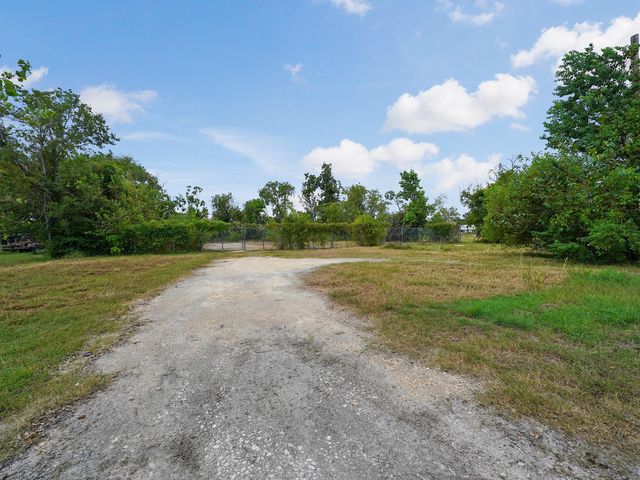 2810 Preston Ave Drive, Pasadena, TX 77502
