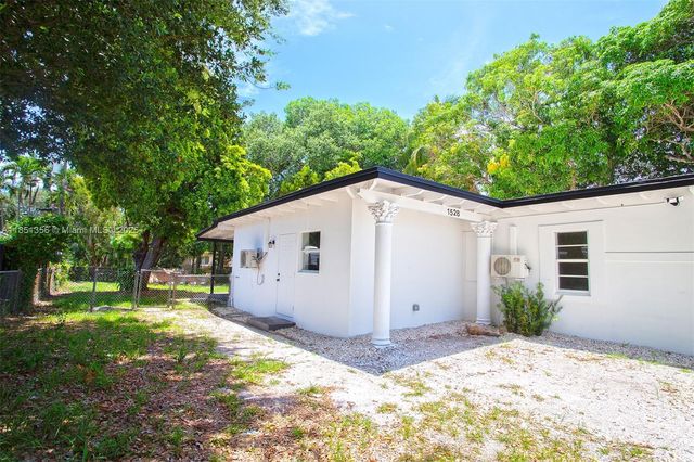 1528 NE 145th St B, Miami, FL 33161