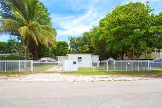 1528 NE 145th St B, Miami, FL 33161