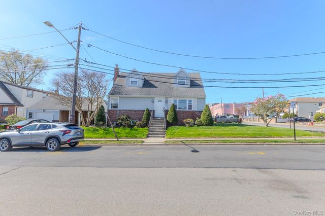 4 Fairfax Street, Valley Stream, NY 11580